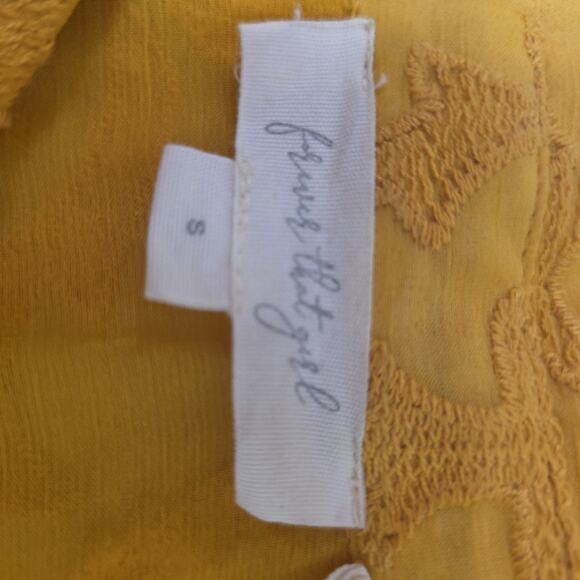 Forever That Girl Yellow Embroidered Victorian Blouse Pearl Buttons Sz Small - Picture 8 of 8